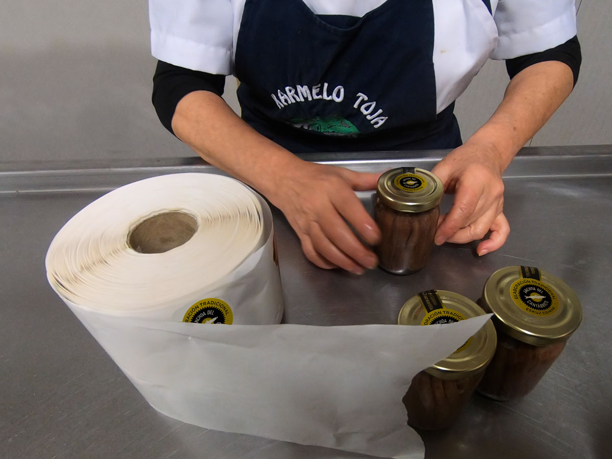 Karmelo Toja – Anchoa del Cantábrico Elaboración Tradicional Karmelo Toja - Anchoa del Cantábrico Elaboración Tradicional